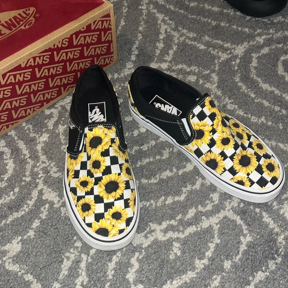 Size:7 womens Sunflower Vans🌻